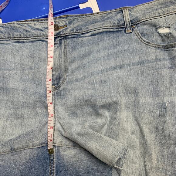 Old Navy Plus Size 22 Boyfriend Denim Cut Off Distressed Shorts Boho Festival - Picture 12 of 12
